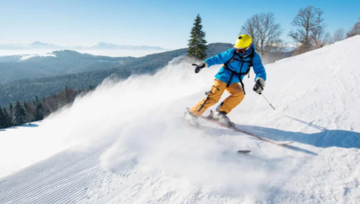 Mann mit Hörgeräten beim Ski fahren